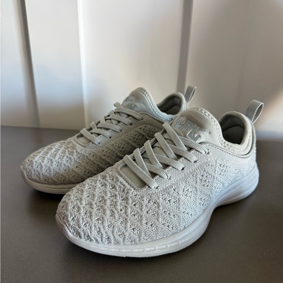 APL Men\'s Light Gray Knit Sneakers